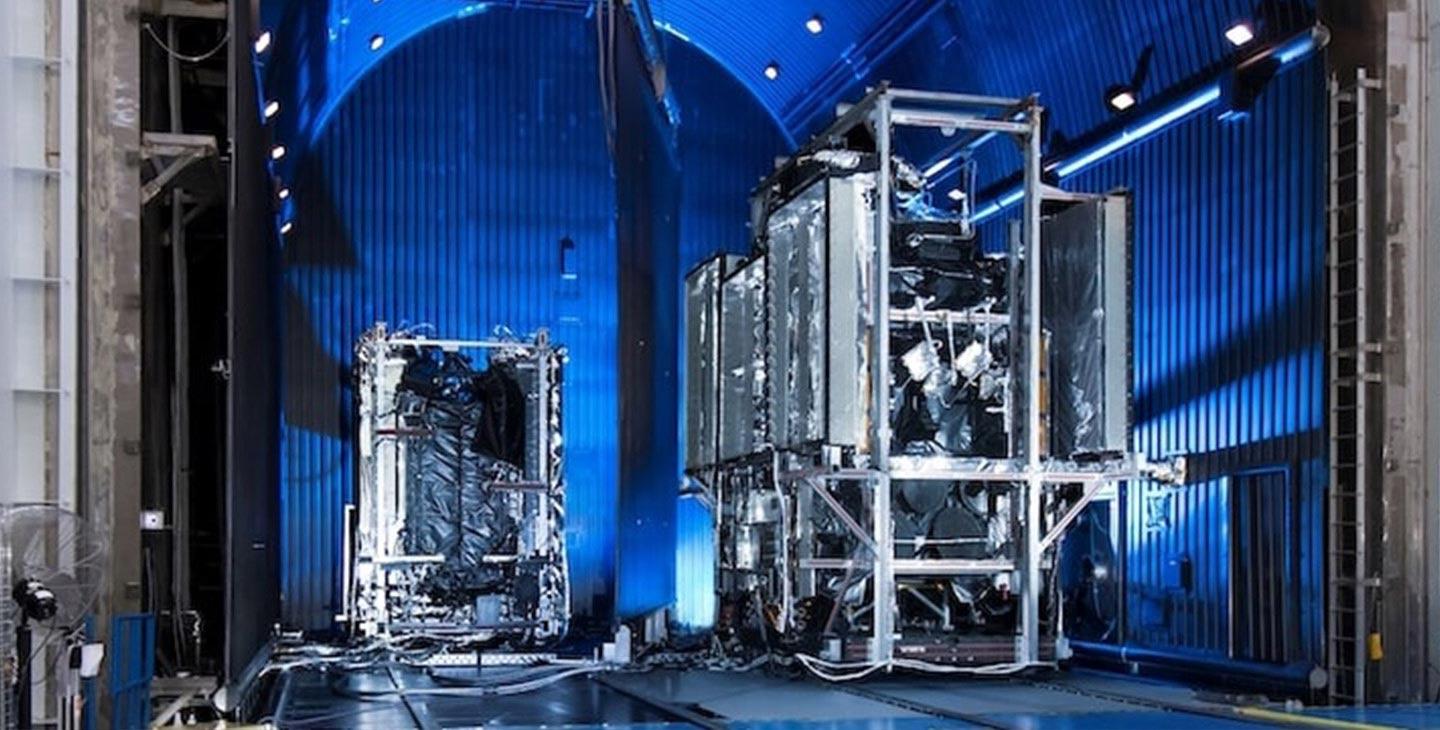在发射前，第一颗ViaSat-3卫星在地面进行测试
